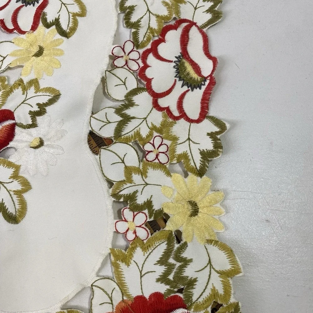 Vintage Embroidered Floral Table Cloth 31.5